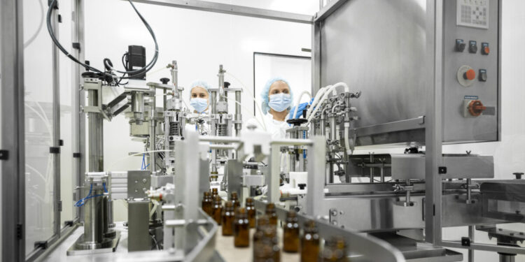 Η πίεση στις ξένες βιομηχανίες για επενδύσεις στις ΗΠΑ πίσω από τις απειλές Τραμπ για δασμούς 100% στο φάρμακο