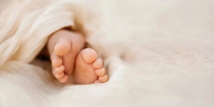 Πάτρα: «Ο γιος μου ήταν οξύθυμος αλλά όχι βίαιος» λέει η γιαγιά του 2,5 μηνών βρέφους που πέθανε το 2013