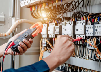 Σε καφέ και εστιατόρια οι μεγαλύτερες ρευματοκλοπές, σύμφωνα με τον ΔΕΔΔΗΕ – Ικαρία, Μύκονος και Ρόδος οι πρωταθλητές στα νησιά