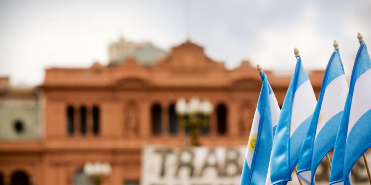 Συνεχίζεται η δημοσιονομική κρίση στην Αργεντινή – Τα σενάρια για ένα νέο δάνειο
