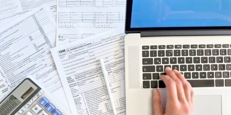 ΔΕΘ 2025: Έρχεται παρέμβαση στην φορολογική κλίμακα των 10.000–20.000 ευρώ – Ποιο είναι το σενάριο για απαλλαγή από τον ΕΝΦΙΑ