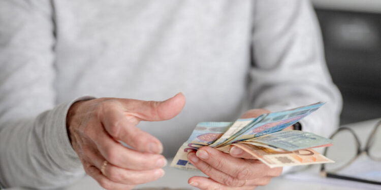 Έρχεται αύξηση 2,35% στις συντάξεις από την 1η Ιανουαρίου 2026 – Τη μισή αύξηση θα λάβουν όσοι έχουν προσωπική διαφορά