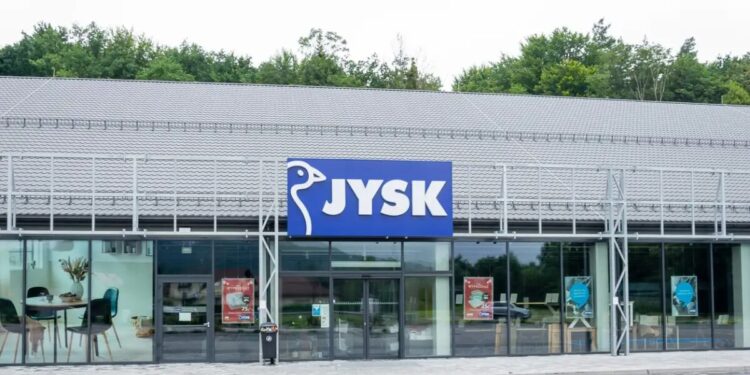 JYSK: Συνεχίζει την ανοδική της πορεία στην Ελλάδα – Το 40% του τζίρου της από τα έπιπλα