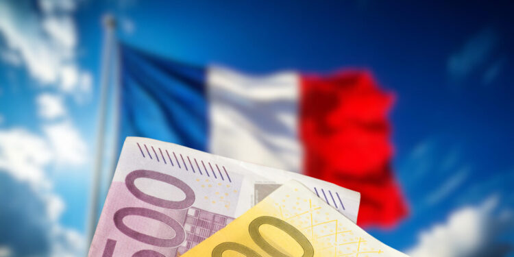 Φορολογία στους εύπορους ζητάει ο λαός της Γαλλίας – Σε δίλημμα ο Λεκορνού