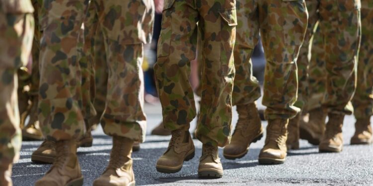 Αυξήσεις στους μισθούς των ενστόλων από Οκτώβριο – Έρχονται φοροελαφρύνσεις από τον Ιανουάριο