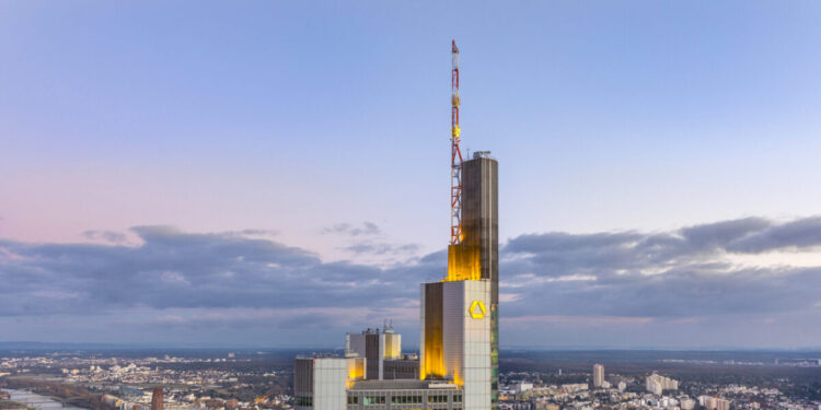 Τα σενάρια για νέους φόρους κλονίζουν τις τραπεζικές μετοχές της Ευρώπης