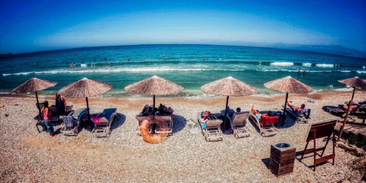 Καιρός αύριο: Έως τους 33 βαθμούς θα φτάσει η θερμοκρασία – Άνεμοι 7 μποφόρ στο Αιγαίο