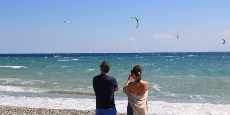 Καιρός σήμερα: Με ζέστη κάνει ποδαρικό ο Σεπτέμβριος