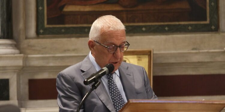 Το δάκρυ του Νικήτα Κακλαμάνη για τα μνήματα των φυλακισμένων στην Κύπρο