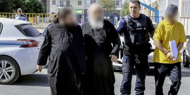 «Ιερό κύκλωμα» στα Καλάβρυτα: Ο ηγούμενος της Μονής ήθελε να πουλήσει ακόμη και τις τοιχογραφίες