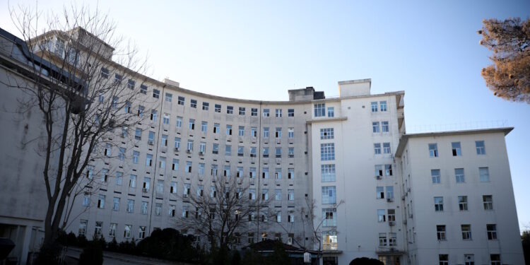 Στο ΚΑΤ οι δύο Έλληνες τραυματίες από το Ναϊρόμπι – Χτύπησαν σοβαρά σε τροχαίο