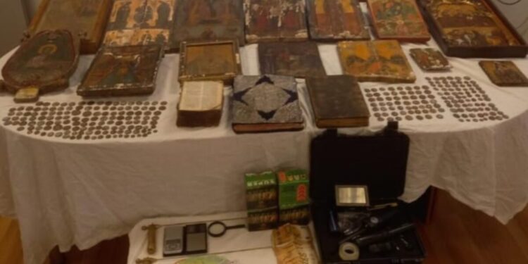 Καλάβρυτα: Αυτά είναι τα κειμήλια που ήθελε να πουλήσει ο ηγούμενος της Μονής Μεγάλου Σπηλαίου