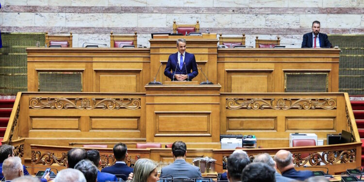 «Μέσα» στην ΚΟ της ΝΔ – Πώς άκουσαν οι γαλάζιοι βουλευτές την ομιλία Μητσοτάκη και τι ζήτησαν από πρωθυπουργό και υπουργούς