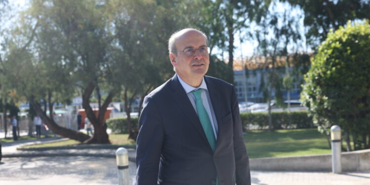 Χατζηδάκης: Φορολογική μεταρρύθμιση με έμφαση στην οικογένεια και τη μεσαία τάξη