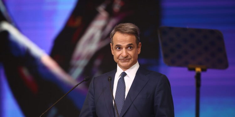 Η μαντινάδα του Κυριάκου Μητσοτάκη προς πάσα κατεύθυνση: «Καλοχαιρέτα τον πεζό όταν καβαλικέψεις»