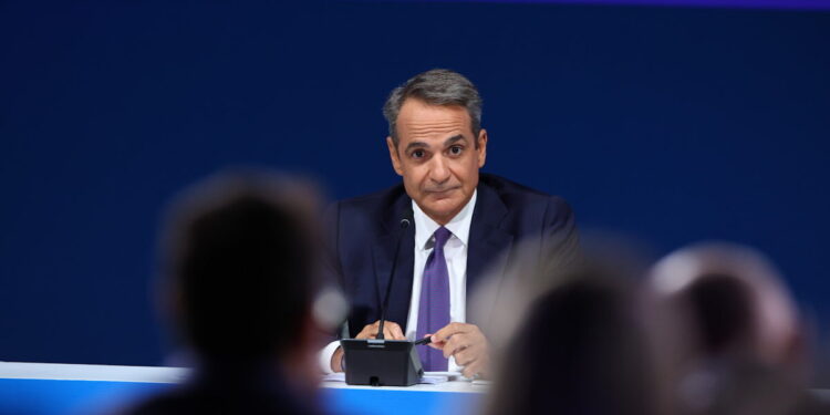 Χαμόγελα στη ΝΔ για τις πρώτες δημοσκοπήσεις μετά τις εξαγγελίες Μητσοτάκης στη ΔΕΘ