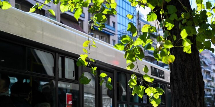 «Του έδωσε μπουνιά και τον έστειλε στο νοσοκομείο» λέει ο γγ του ΟΑΣΑ για την επίθεση επιβάτη σε οδηγό λεωφορείου