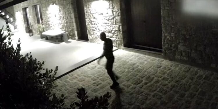 Μύκονος: «Χρυσοδάχτυλος» διαρρήκτης άρπαξε τις βέρες επιχειρηματία την ημέρα του γάμου του