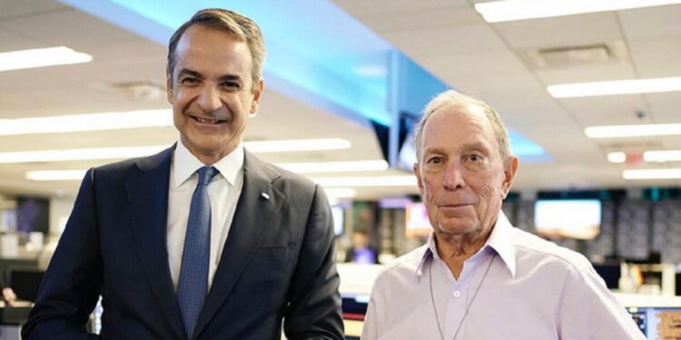 Ο Μάικλ Μπλούμπεργκ αποθεώνει τη χώρα μας: Η Ελλάδα έγινε πιο ισχυρή υπό την ηγεσία του Κυριάκου Μητσοτάκη