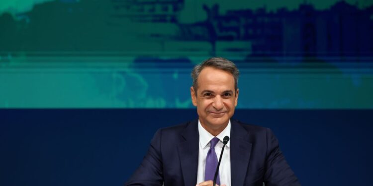 Κυριάκος Μητσοτάκης: «Γέφυρες» σε Σαμαρά και  Καραμανλή, «καρφιά» σε Τσίπρα και ενόχληση για το «δαχτυλίδι»