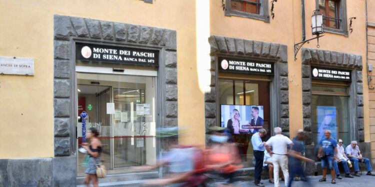 Η Monte Paschi εξαγοράζει τη Mediobanca αναδιαμορφώνοντας τον ιταλικό τραπεζικό τομέα
