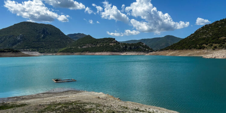 Ο Μόρνος στερεύει επικίνδυνα – Έχει πλέον την μικρότερη έκταση από το 2014