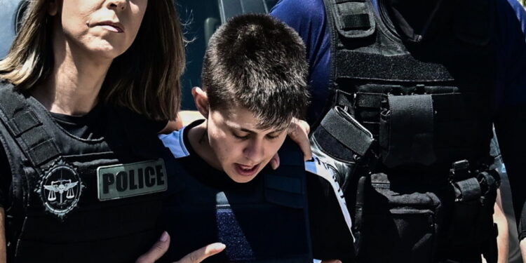 «Η Ειρήνη Μουρτζούκου έδινε ναρκωτικά σε αστυνομικό» ισχυρίζεται η γιαγιά του Παναγιωτάκη