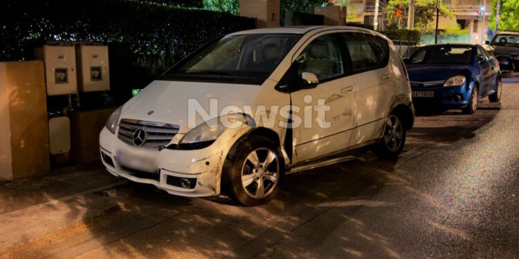 Βασίλης Μπισμπίκης: Η στιγμή που φτάνουν τα περιπολικά στο σημείο που τράκαρε τα αυτοκίνητα στη Φιλοθέη