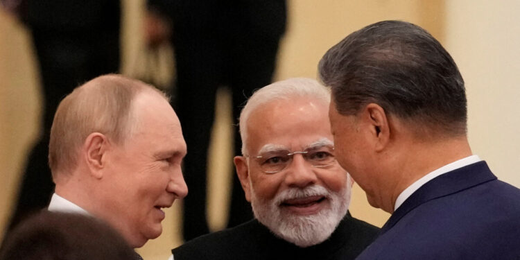 Τι σηματοδοτεί για την παγκόσμια οικονομία η τριμερής συνάντηση Πούτιν, Σι, Μόντι