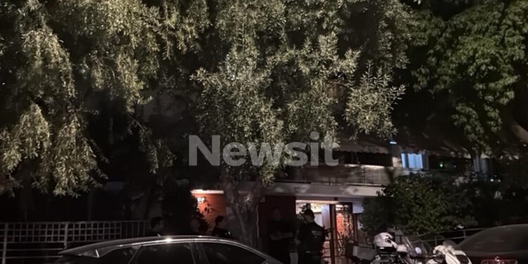 Νεκρό ζευγάρι στον Νέο Κόσμο: «Ακούστηκαν δυο πυροβολισμοί την Δευτέρα» λέει γείτονας – Η δυσοσμία αποκάλυψε την τραγωδία