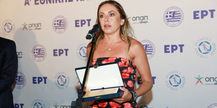 Ποδόσφαιρο Γυναικών: Βραβεύτηκε η Στέλλα Ντζάνη στο περιθώριο της κλήρωσης του πρωταθλήματος της Α’ Εθνικής (φωτο & video)
