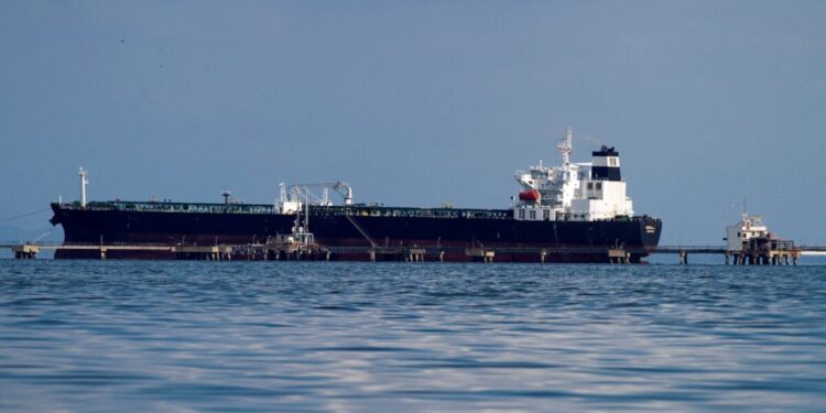 Η Chevron και η Helleniq Energy κατέθεσαν προσφορά για τις θαλάσσιες περιοχές νότια της Κρήτης