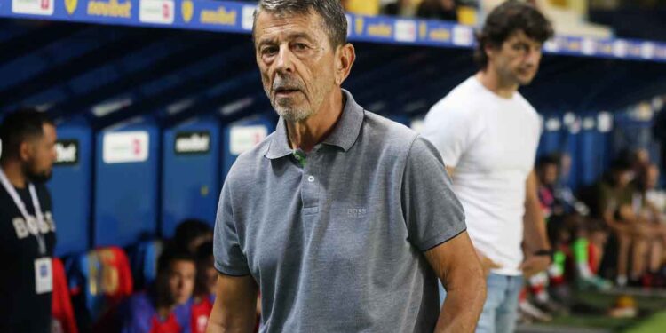 Γιάννης Πετράκης: «Το πρωτάθλημα δεν έχει κακή ομάδα – Θα γίνει μεγάλη μάχη» (video)