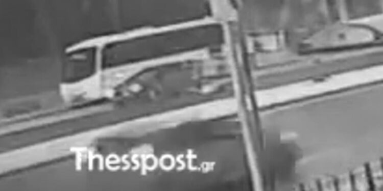 Θεσσαλονίκη: Η στιγμή που αυτοκίνητο παρασύρει 40χρονη γυναίκα – Νοσηλεύεται στη ΜΕΘ