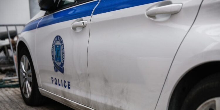 Πάτρα: Αστυνομικός χτύπησε με το αυτοκίνητο και μετά επιτέθηκε με σιδερολοστό στον αδερφό του