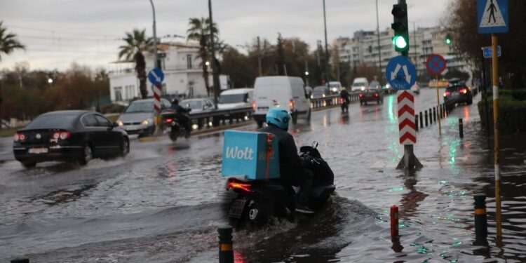 Καιρός: Πτώση της θερμοκρασίας, βοριάδες και καταιγίδες από το Σάββατο – «Έρχεται έκτακτο δελτίο επιδείνωσης»