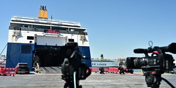 Είχε εκπαιδευτεί στη χρήση υδατοστεγών πορτών ο 20χρονος που σκοτώθηκε στο πλοίο – Τι λένε πηγές από την εταιρεία