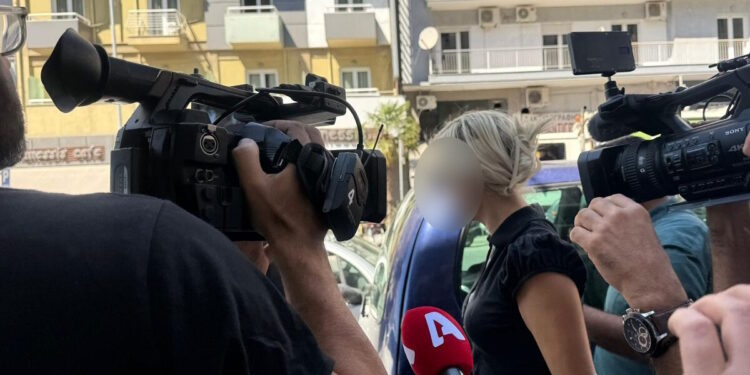 «Δεν αντιλήφθηκα ότι συγκρούστηκα με άλλο όχημα, αμαυρώθηκε το όνομά μου» δηλώνει η 45χρονη με την Porsche