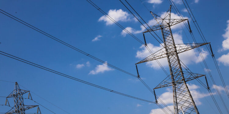 Κέρδισε 2% η ΔΕΗ στην προμήθεια τον Ιούλιο – Πτώση για τους εναλλακτικούς προμηθευτές ρεύματος