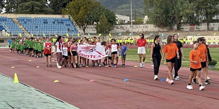 Με τεράστια επιτυχία ολοκληρώθηκαν οι 4οι Παιδικοί Αγώνες Στίβου «Run & Smile» στο ΔΑΚ Αγρινίου