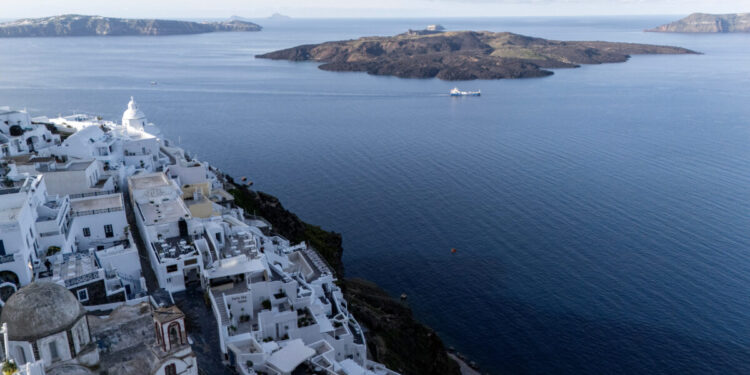 Αύξηση 12,5% στα έσοδα από τον ελληνικό τουρισμό και άνοδος στις αφίξεις – Αισιοδοξία για τον Σεπτέμβριο