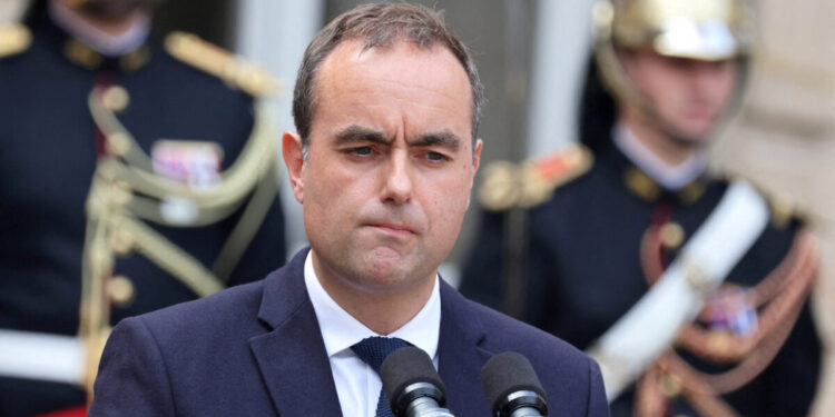 Ο Λεκορνύ προβλέπει μικρή αλλαγή στα αμφισβητούμενα σχέδια για το έλλειμμα