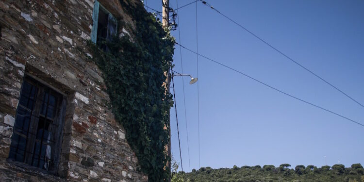 Ακρίβεια στα ακίνητα: Τα παλιά διαμερίσματα της ελληνικής επαρχίας πυροδοτούν τη νέα εκτίναξη των τιμών