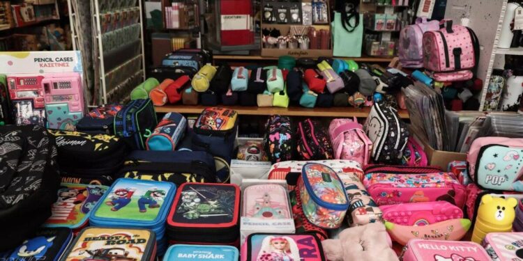 Yπουργείο Ανάπτυξης: Καμία ανατίμηση στα σχολικά είδη, αναμένουμε ελαφρές μειώσεις