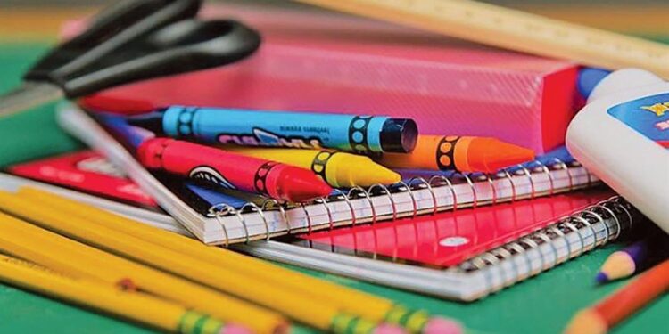 Ο Δήμος Μεσολογγίου συγκεντρώνει σχολικά είδη για τα παιδιά του Κοινωνικού Παντοπωλείου