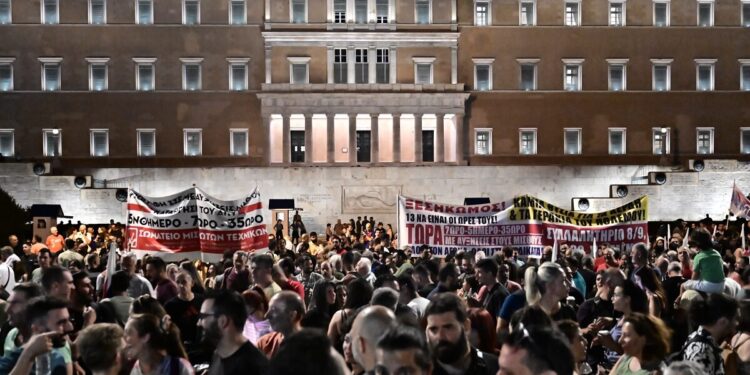 Συλλαλητήριο στο Σύνταγμα και κυκλοφοριακό χάος στο Κέντρο της Αθήνας