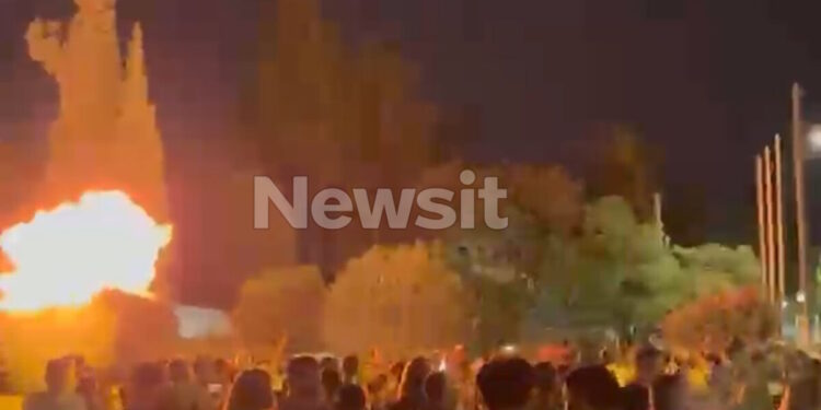 Επεισόδια μετά τη συγκέντρωση στο Σύνταγμα για τα Τέμπη – Μολότοφ, φωτιές και δακρυγόνα