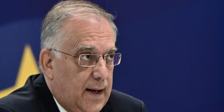 Θεοδωρικάκος: Παράταση του μέτρου απαγόρευσης προωθητικών ενεργειών σε ανατιμήσεις