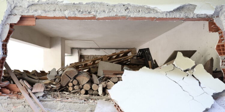 Θεσσαλονίκη: Ανάληψη ευθύνης για την έκρηξη βόμβας σε πολυκατοικία που μένει σωφρονιστικός υπάλληλος