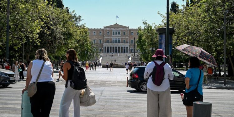 ΟΠΕΚΑ: Ξεκινά σήμερα η αναδιανομή των αδιάθετων δελτίων κοινωνικού τουρισμού